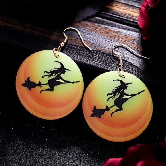 $3 LUMINOUS WITCH AND MOON EARRINGS. NEW. $3 WITH ANY $10 OR MORE - Picture 6 of 16